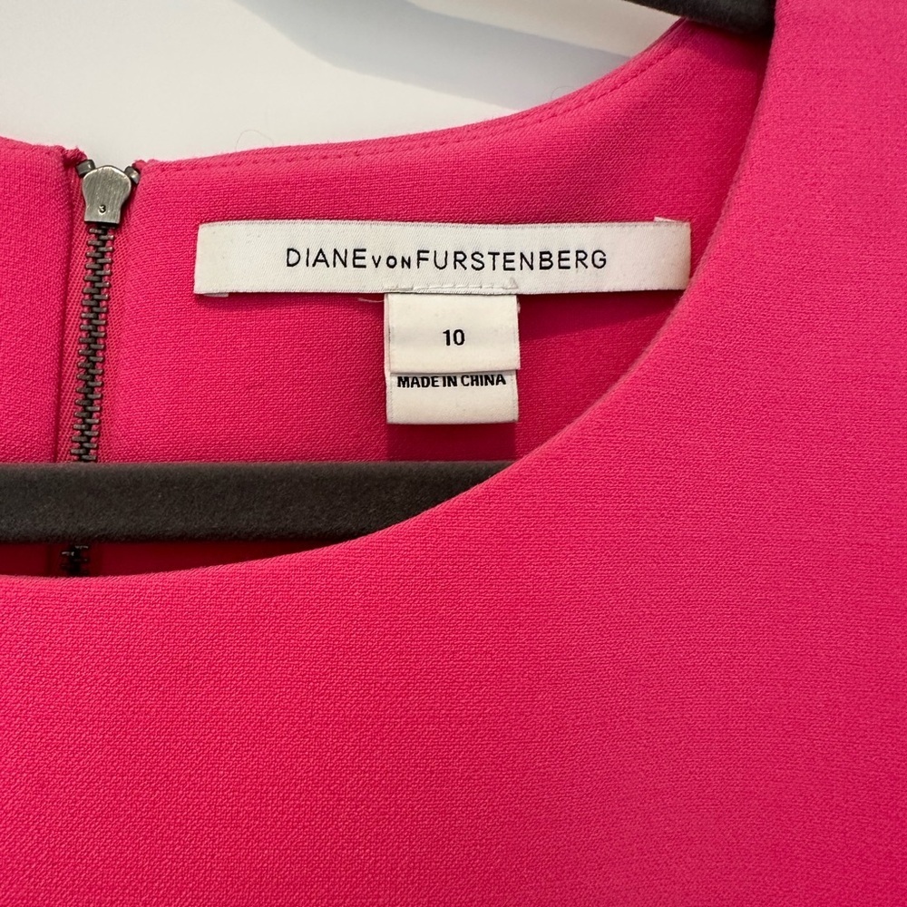 Diane Von Furstenberg  Carrie Pink Sleeveless Sheath Dress - Picture 4 of 5
